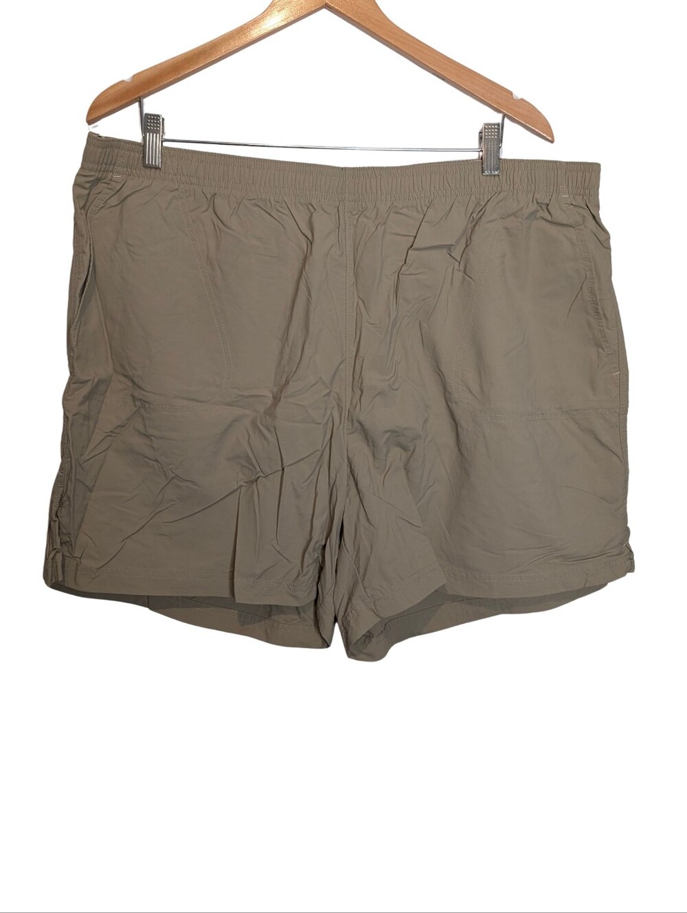 Columbia Lightweight Nylon Blend Elastic Waist Shorts.With Pockets. 2XL
